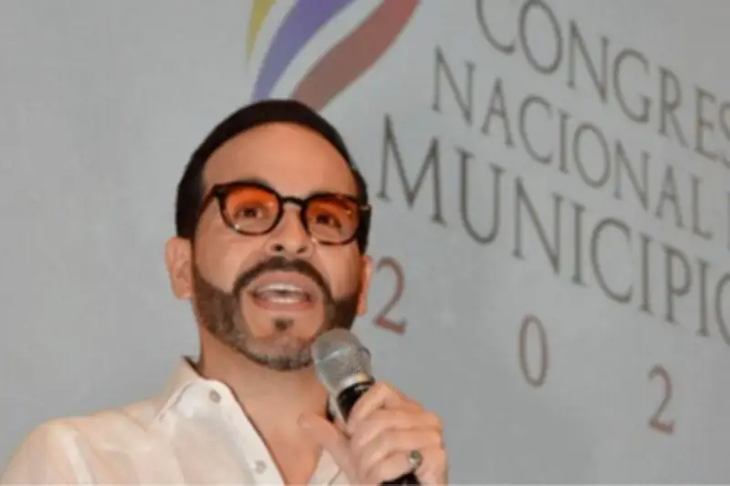 De la Espriella arremete contra críticas por ataques a periodistas mujeres
