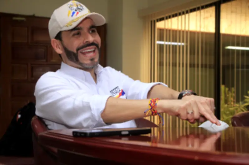 De la Espriella ironiza sobre acusaciones de Benedetti: "Me estafaron si me puse silicona"