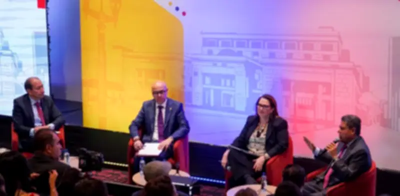 Defensa de la separación de poderes en el foro 'Colombia Unida en Democracia'
