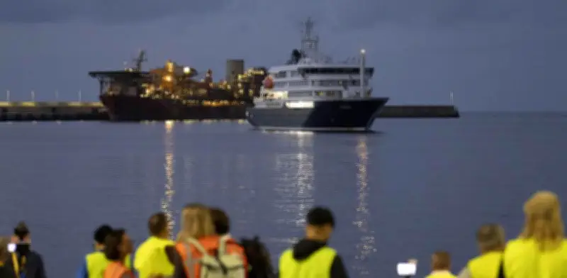 Desembarco en Tenerife del MV Hondius por hantavirus: autobuses militares llegan