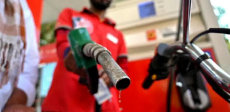 Diésel sube $200 y gasolina aumenta $400 desde este lunes: precios por ciudades
