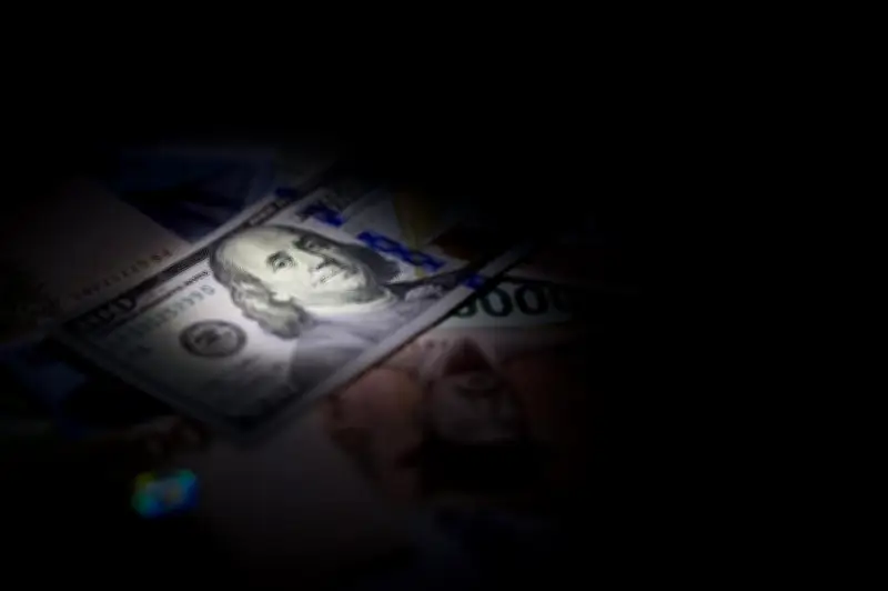 Dólar abre semana estable por debajo de los COP 3.800