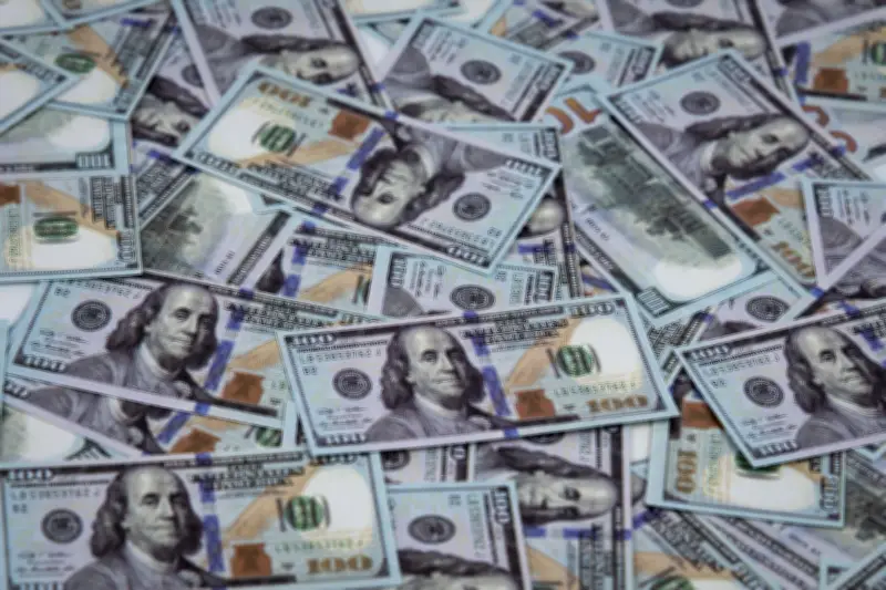 Dólar en Colombia cae $17 y cierra en $3.706 este 6 de mayo