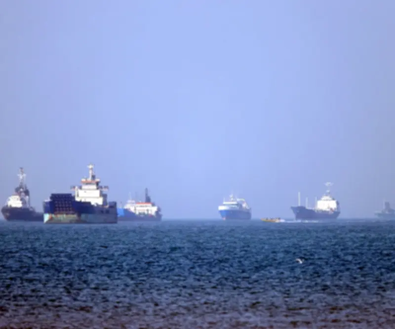EE.UU. e Irán intercambian disparos en el Golfo y ponen en riesgo el alto el fuego