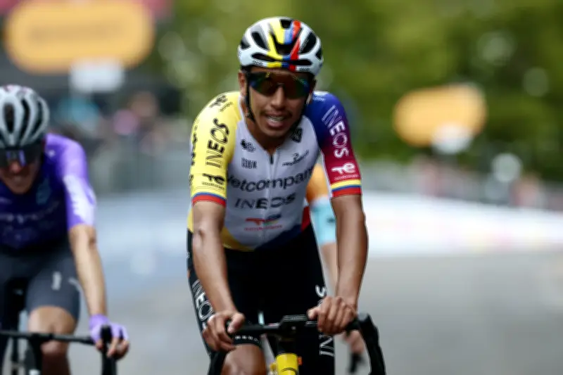Egan Bernal y Einer Rubio, discretos en la contrarreloj del Giro: así va la general