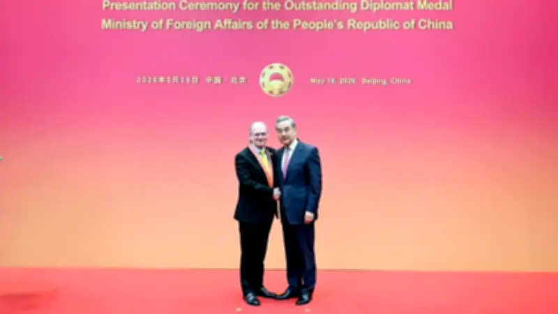 Embajador colombiano en China recibe condecoración por su gestión diplomática