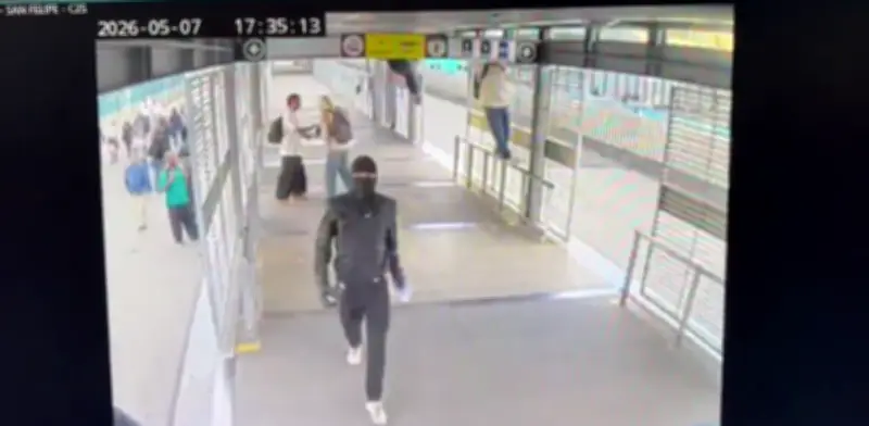 Encapuchados vandalizan estación Calle 76 de TransMilenio en Bogotá