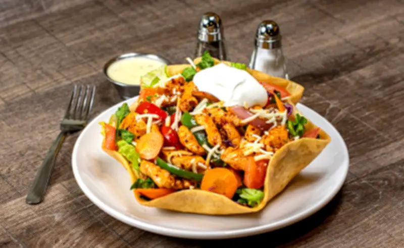 Ensalada mexicana con pollo y nachos: receta fácil y deliciosa