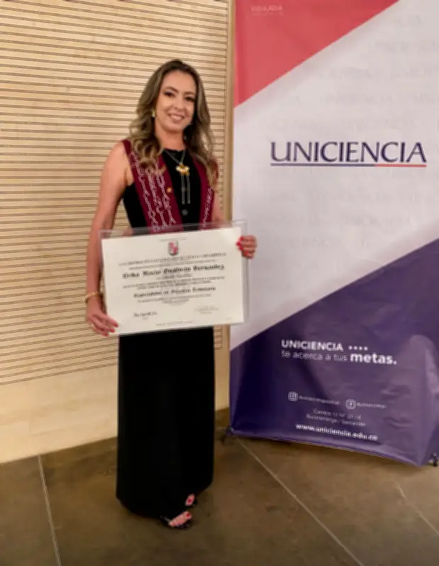 Erika Gualdrón Hernández se gradúa en Uniciencia con excelencia