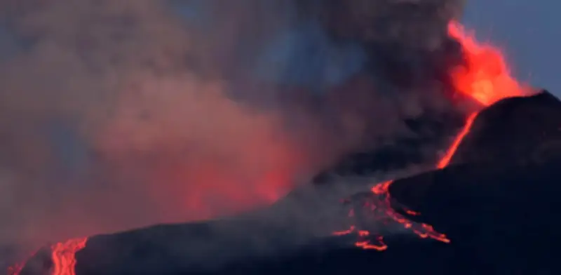 Etna desconcierta a científicos: nuevo estudio revela su origen único