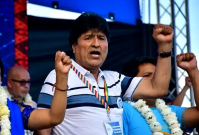 Evo Morales denuncia operativo de la DEA para capturarlo; Paz amenaza con cárcel