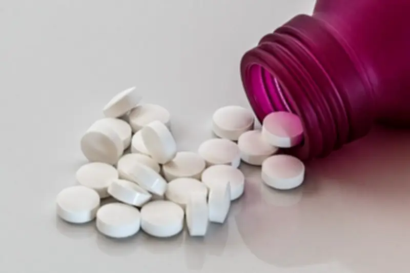 Exclusión de acetaminofén con opioides del PBS genera controversia médica