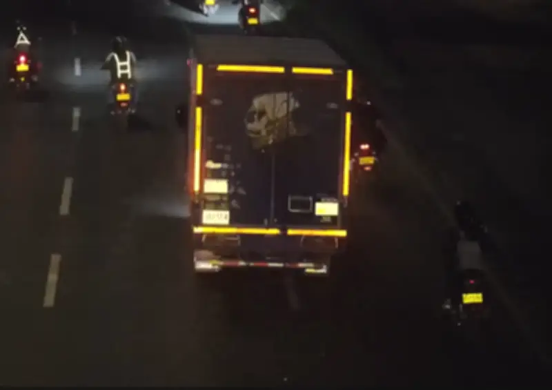 Exclusivo: Video muestra cómo conductor arrolló a motociclistas en Cali