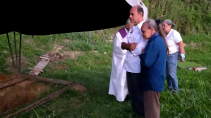 Exhuman cuerpo de preso político Víctor Quero en Venezuela; su madre lo identificó