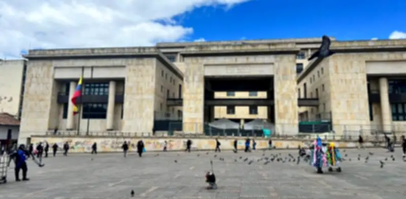 Exmagistrados y exministros piden a procurador llamar a Petro por ataques a jueces