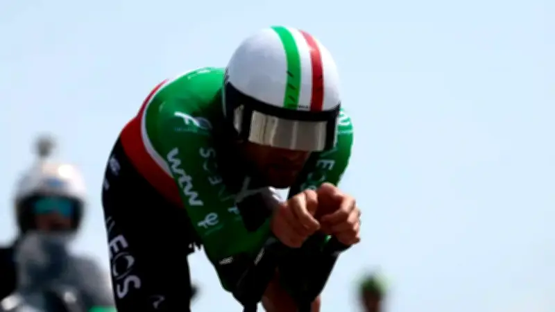 Filippo Ganna arrasa en la contrarreloj del Giro de Italia y gana la etapa 10