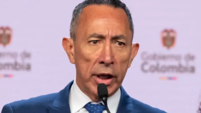 Fiscalía imputa cargos a Ricardo Roa por violación de topes electorales