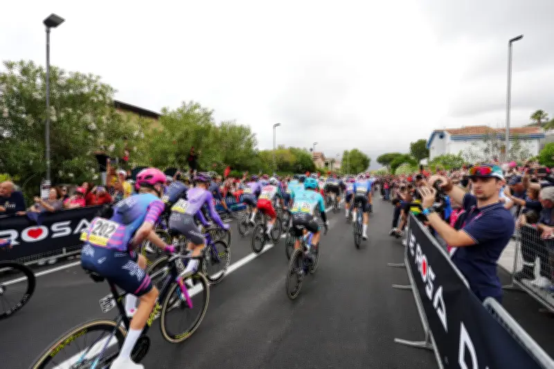 Giro de Italia 2026: Etapa 5 en vivo con intensa lluvia y montaña