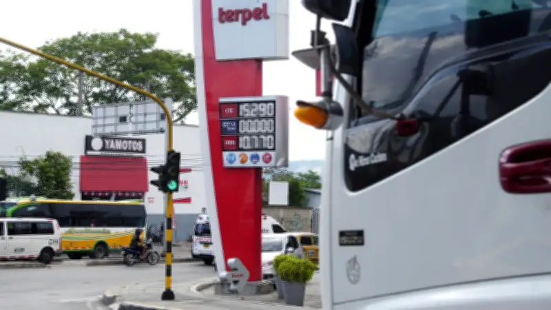 Gobierno autoriza alza de $200 en el ACPM para mayo, pero persiste déficit de $1,4 billones