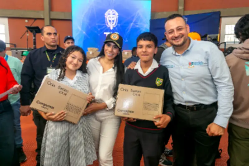 Gobierno Petro multiplicó acceso digital a la educación en Colombia