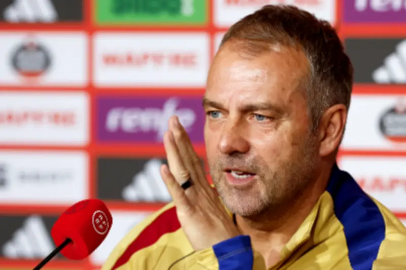 Hansi Flick renueva con Barcelona hasta 2028 con año opcional