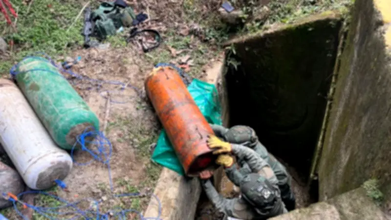 Imágenes revelan cómo disidencias escondían explosivos en alcantarilla en Cauca