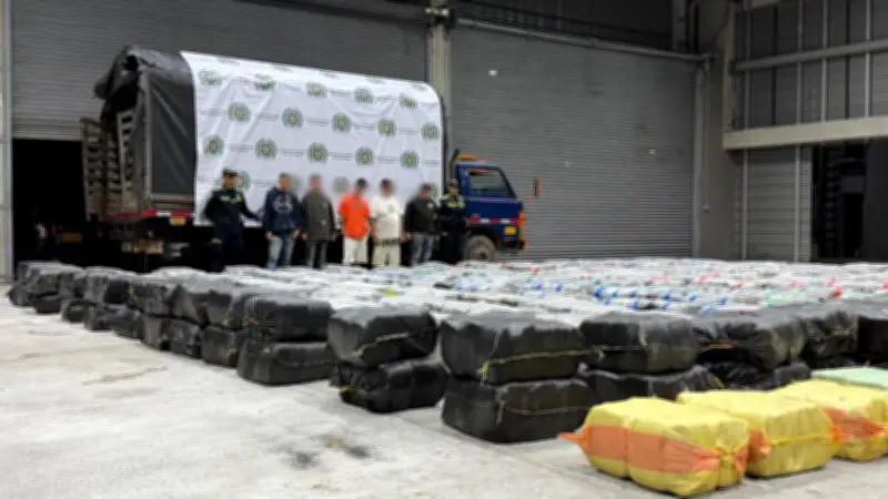 Incautan 5 toneladas de marihuana en camión en Medellín
