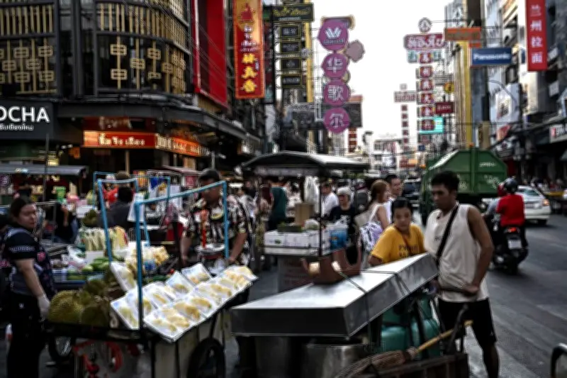 Incierto futuro de la comida callejera en Bangkok por campaña de ordenamiento