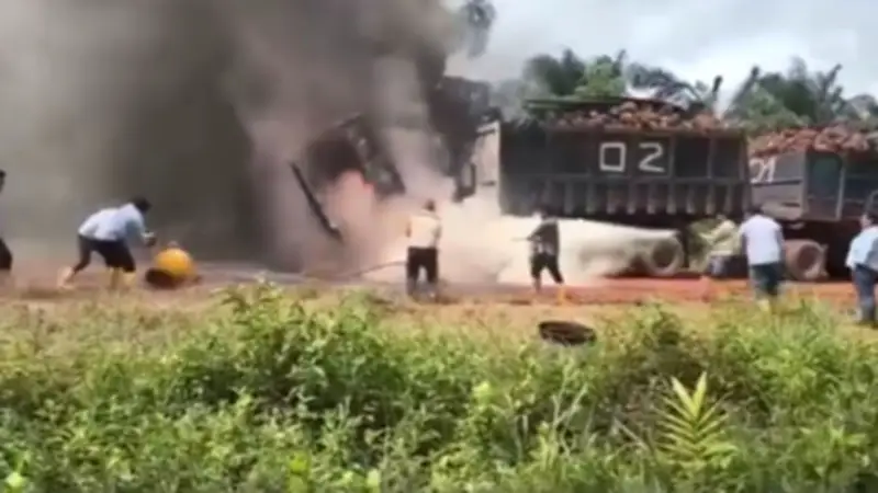 Incineran camión con fruto de palma en zona rural de Puerto Rico, Meta