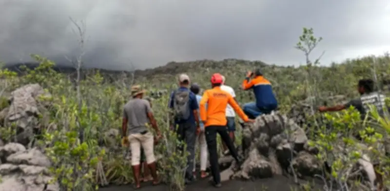 Indonesia recupera cuerpos de excursionistas sepultados por erupción del volcán Dukono