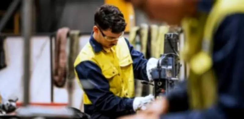 Industria manufacturera crece 3,9 % en marzo, pero empleo aún cae 0,6 %