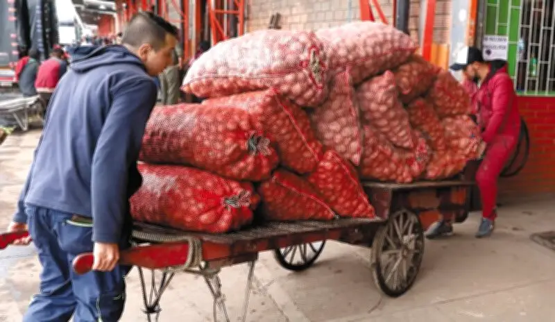 Inflación en Colombia sube a 5,68% en abril y presiona tasas de interés