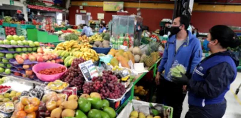 Inflación no cede en abril y pone al Banco de la República contra las cuerdas