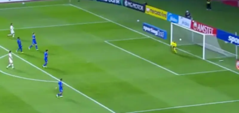Insólito error de Diego Novoa en la Sudamericana: el blooper que da la vuelta al continente