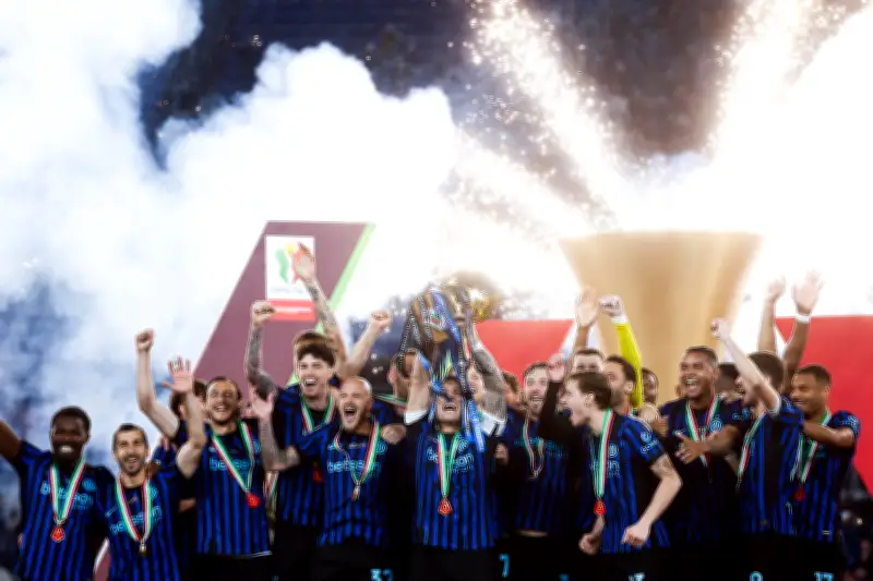 Inter de Milán vence 2-0 al Lazio y gana la Copa de Italia en 35 minutos