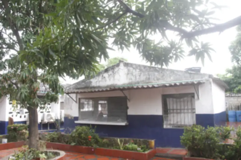 Inundaciones y deterioro afectan a colegio Emiliano Alcalá en Cartagena