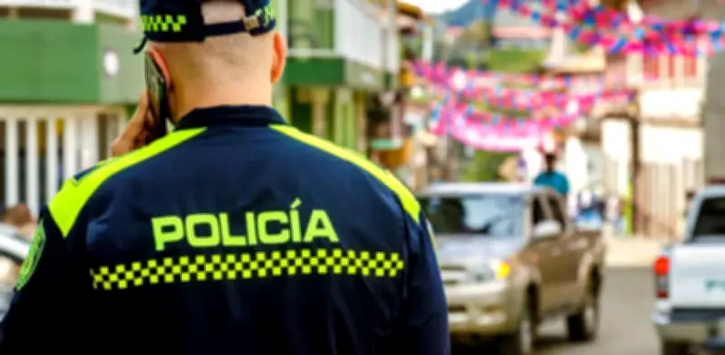Investigan muerte de policía en estación de Los Mártires, Bogotá