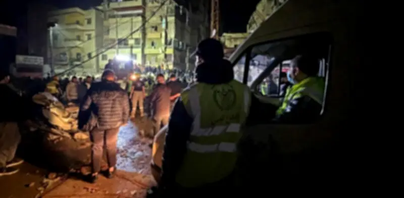 Israel bombardea suburbios de Beirut por primera vez desde el alto el fuego