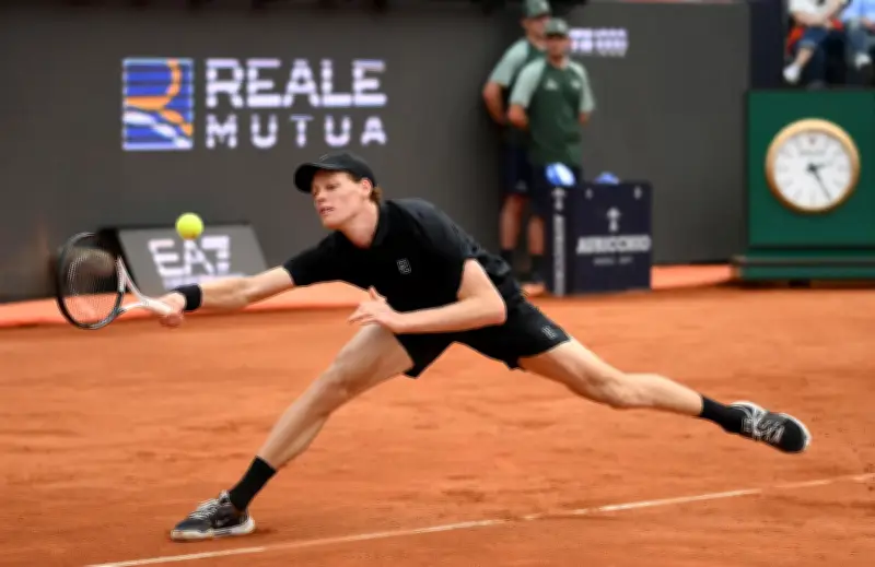 Jannik Sinner destroza récord de Djokovic y avanza en Roma