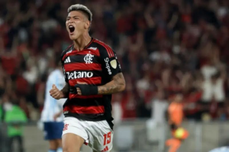 Jorge Carrascal anota golazo y da victoria a Flamengo sobre Gremio en Brasileirao