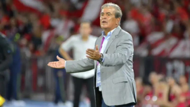 Jorge Luis Pinto critica a Néstor Lorenzo por excluir a Hugo Rodallega de la prelista mundialista