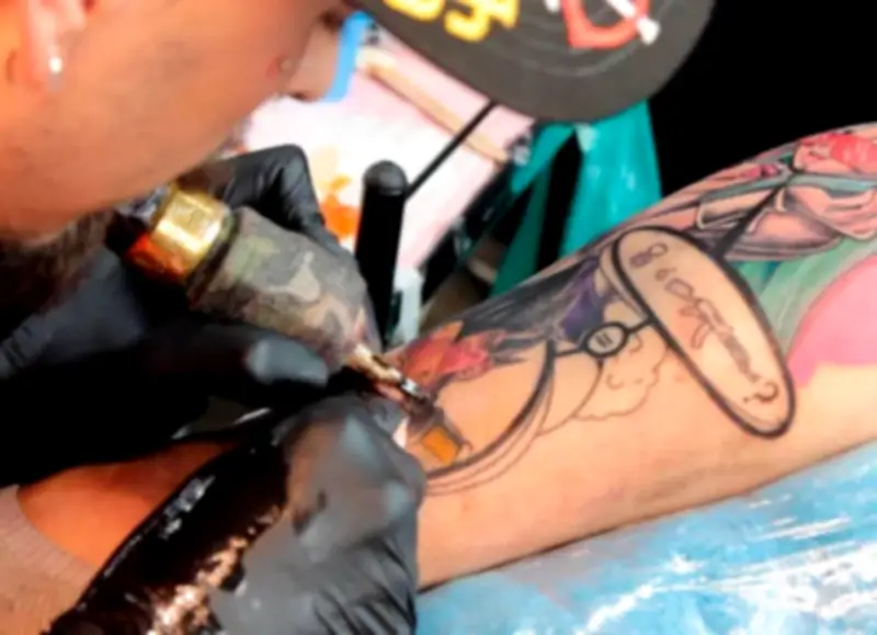 Joven muere por infección tras tatuaje en Expotatuaje Medellín