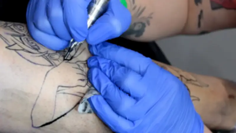 Joven muere por sepsis tras tatuaje en feria Expotatuaje de Medellín