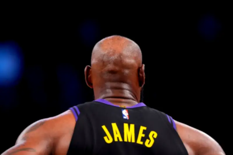 LeBron James no sabe qué le depara el futuro tras eliminación de Lakers