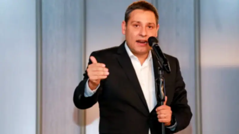 Lizcano: su campaña gana reconocimiento pero no en encuestas