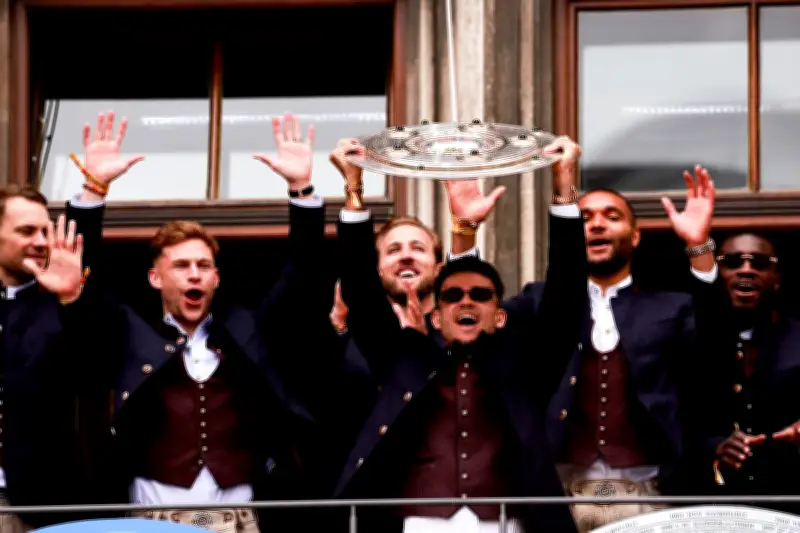 Luis Díaz brilla en histórica celebración del Bayern Múnich en Marienplatz