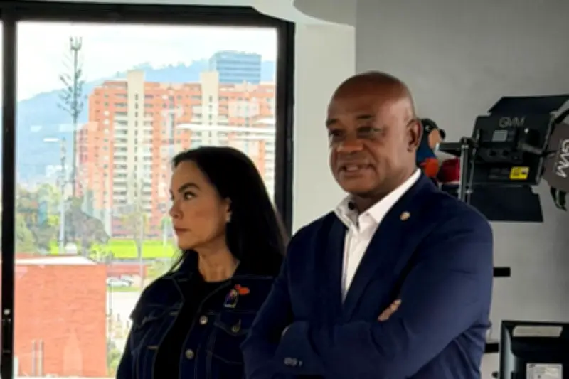 Luis Gilberto Murillo se une a campaña de Iván Cepeda para elecciones 2026