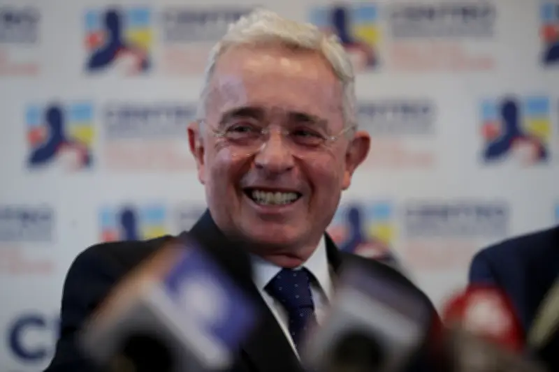 Álvaro Uribe defiende su legado en entrevista con WestCol