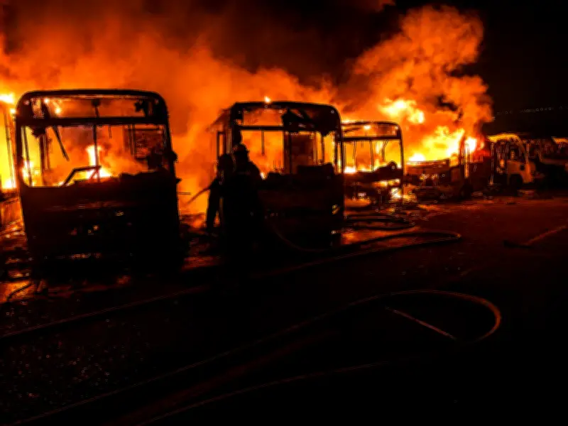 Metrolínea guarda silencio tras incendio en Portal de Girón que afectó 24 buses
