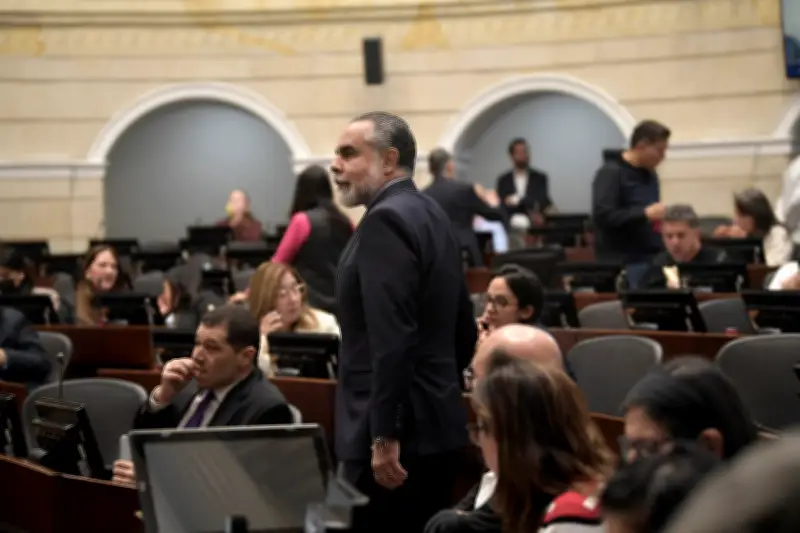 Ministro Benedetti pide aplicar sanciones por inasistencia de congresistas